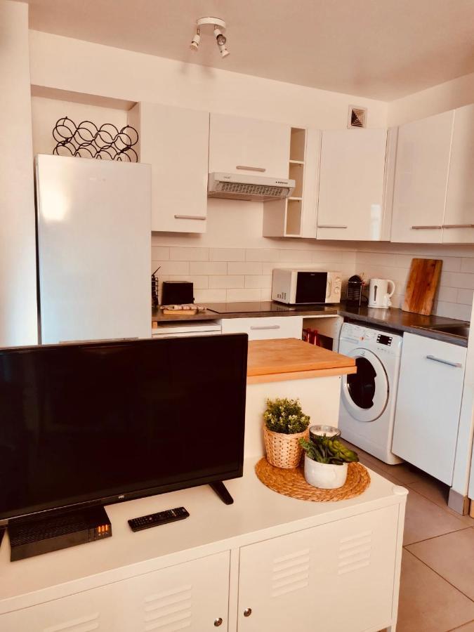 Mandelieu Grand Studio Avec Piscine Et Proche De La Mer 외부 사진